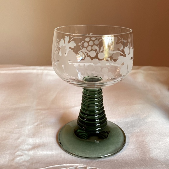 Vintage Wine Cordial Glasses Set of 4 Etched Grapes Leaves Green Beehive Stems - Picture 3 of 7